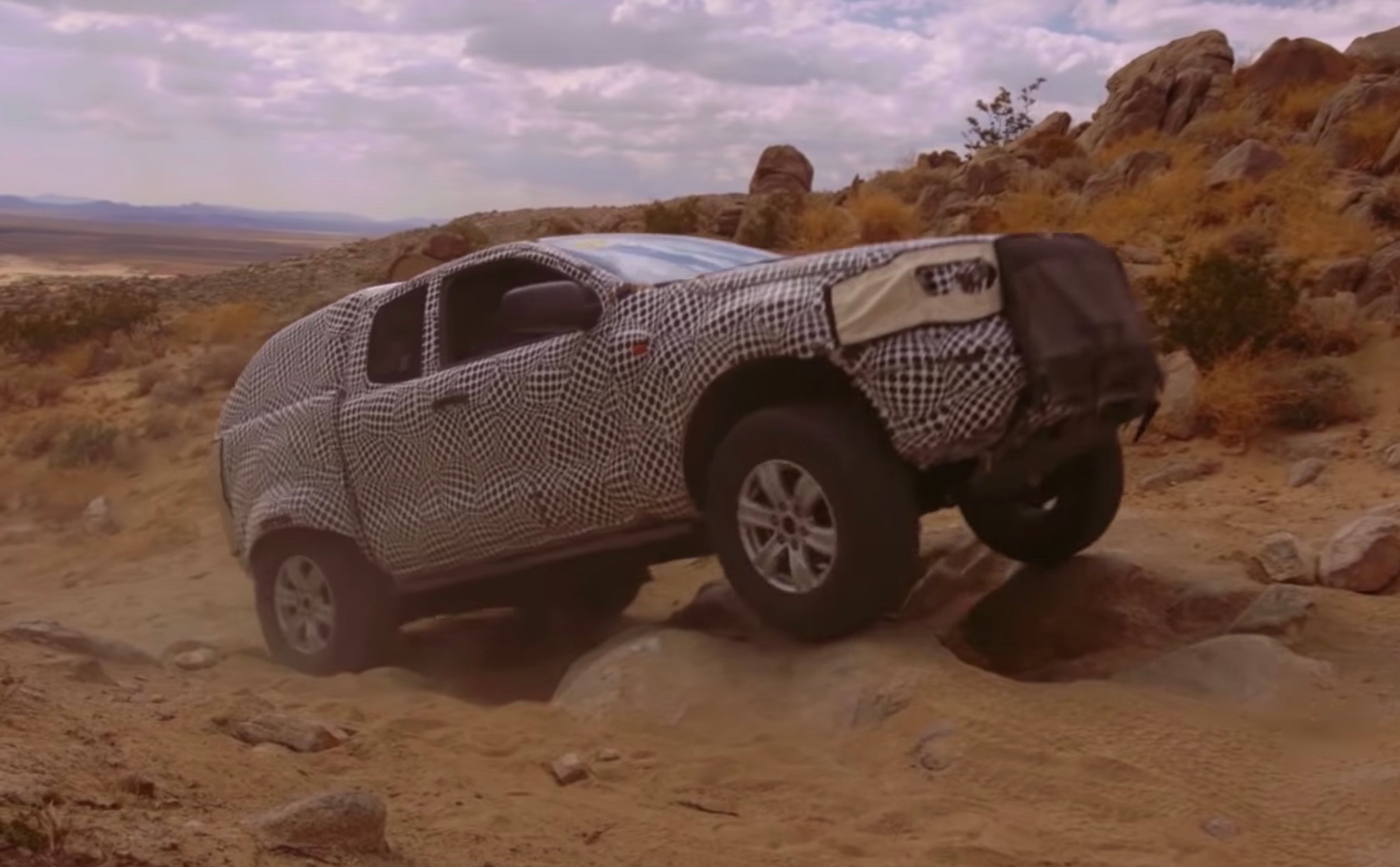 2021 Ford Bronco previewed, shows off-road capability (video)