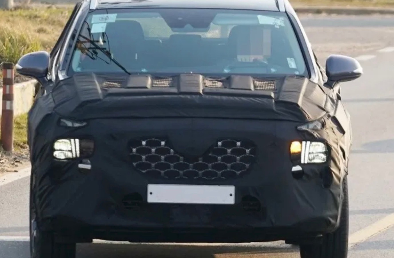 2021 Hyundai Santa Fe spotted, gets Palisade headlight design