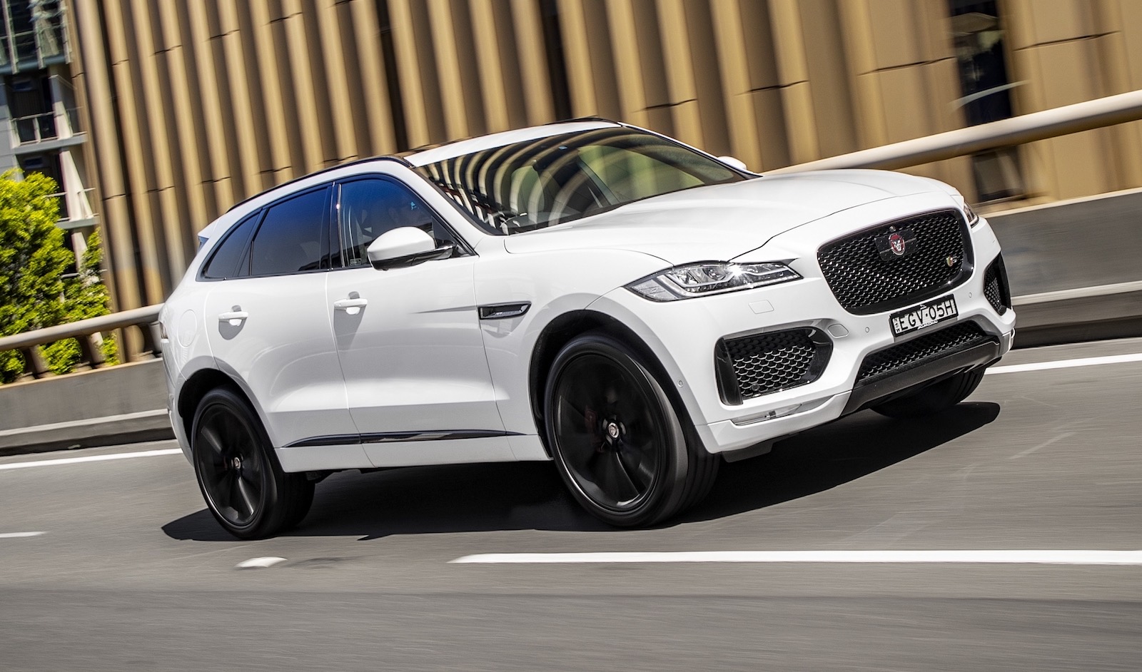 21 Jaguar F Pace S To Get Inline 6 P400 D350 Engines Performancedrive