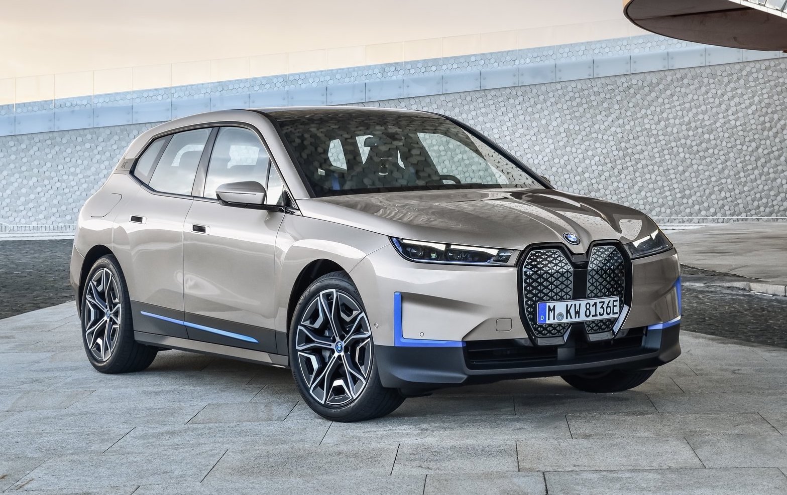 Electric BMW iX revealed, production confirmed for 2021