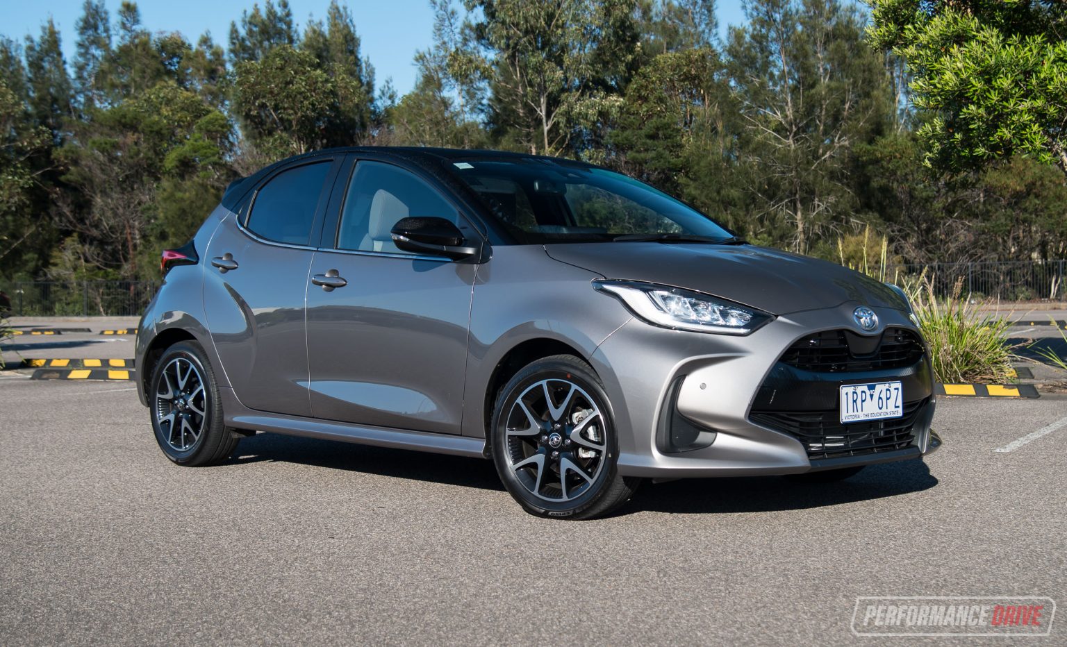 2021 Toyota Yaris review – petrol vs hybrid (video) – PerformanceDrive