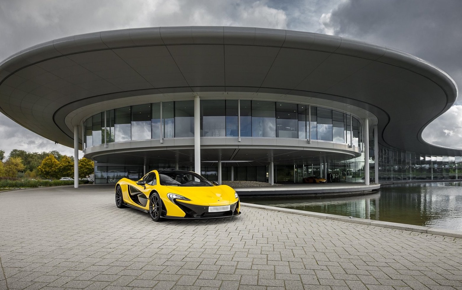 McLaren selling its Woking headquarters to GNL for £170m