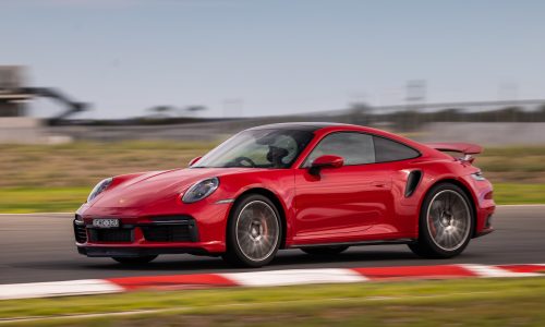 New Porsche 911 Turbo resets lap record at The Bend (video)