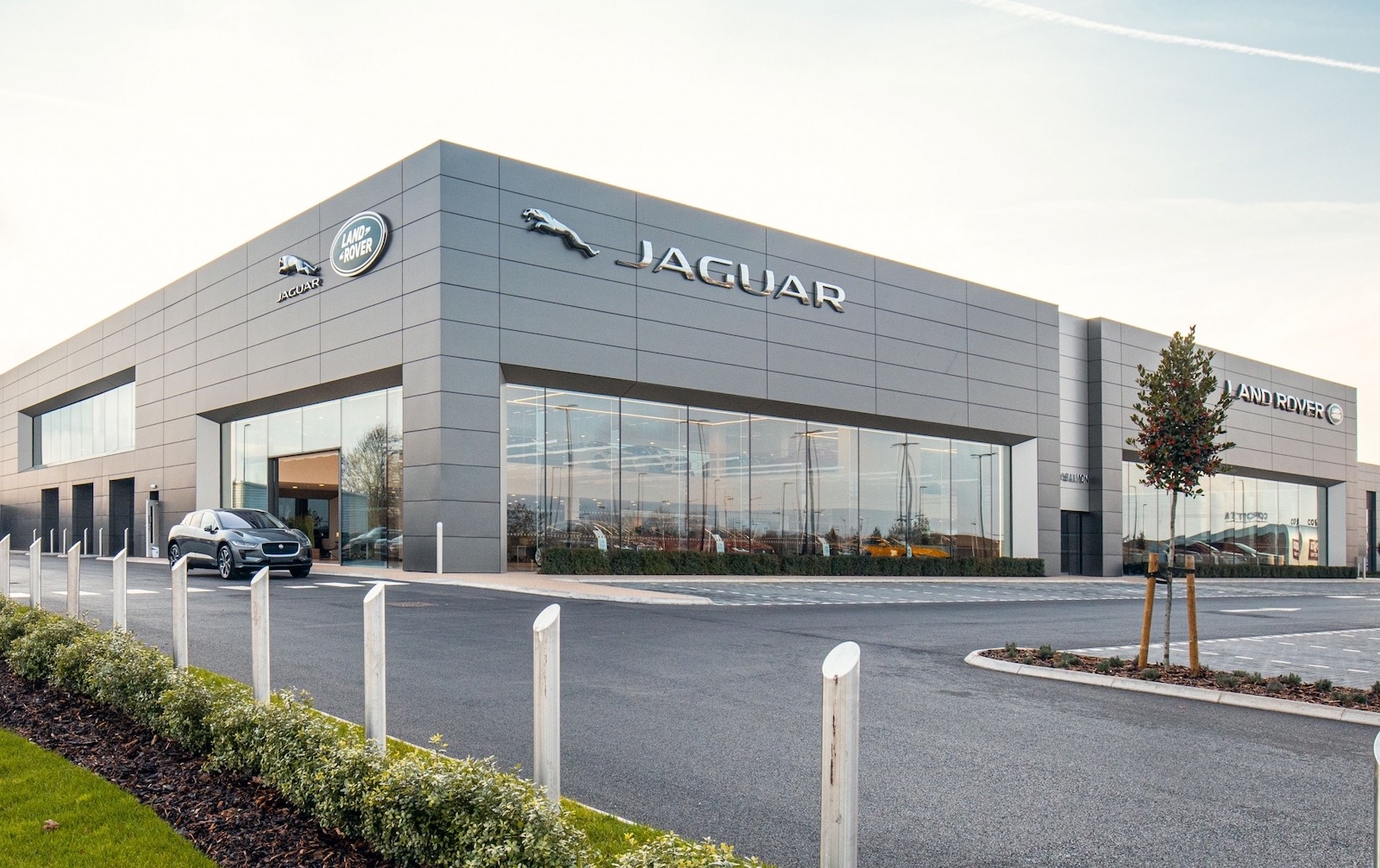 Strong Q4 sees Jaguar Land Rover post FY2021 profits