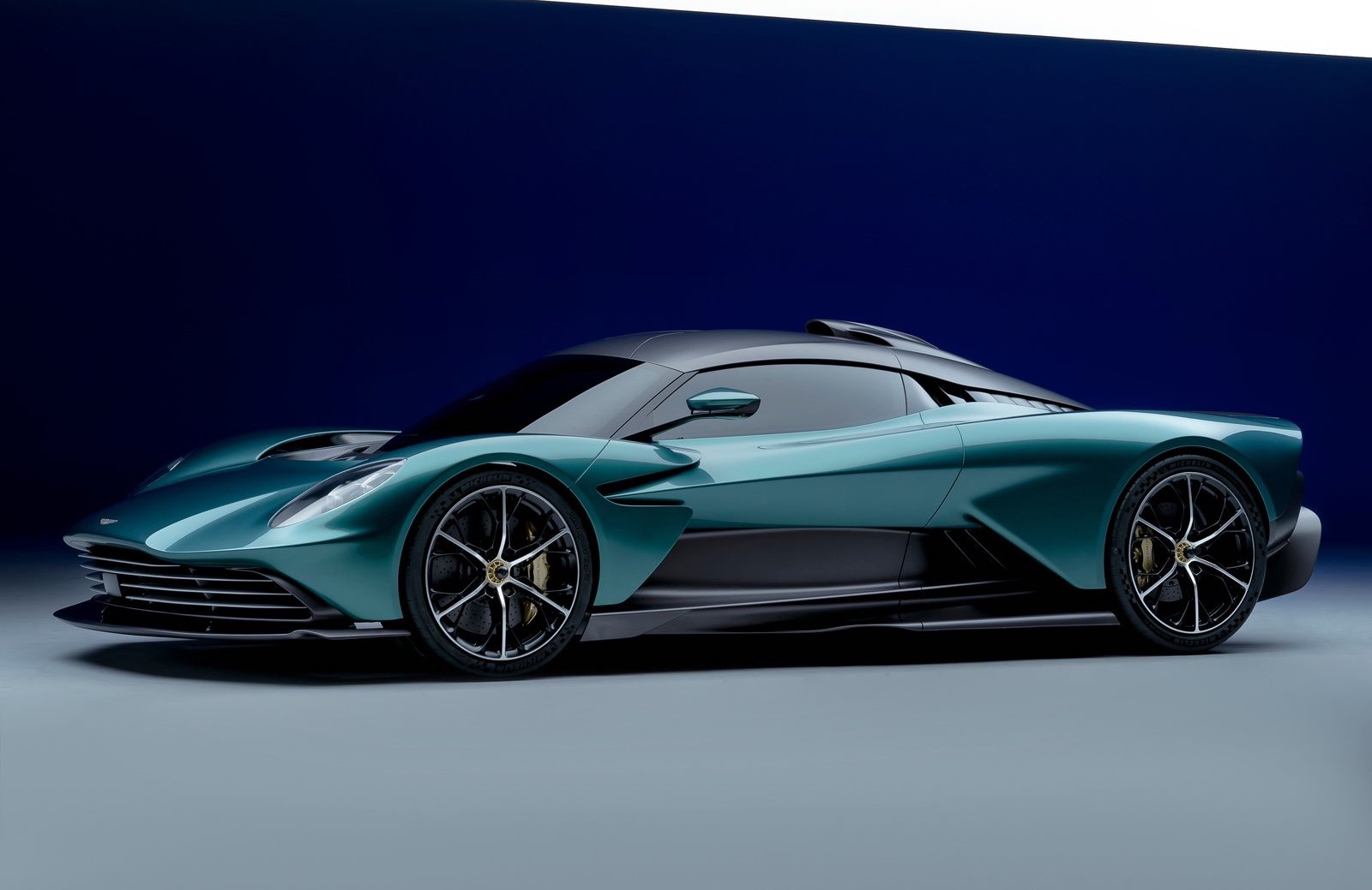 Aston Martin Valhalla unveiled, swaps V6TT for AMG V8TT