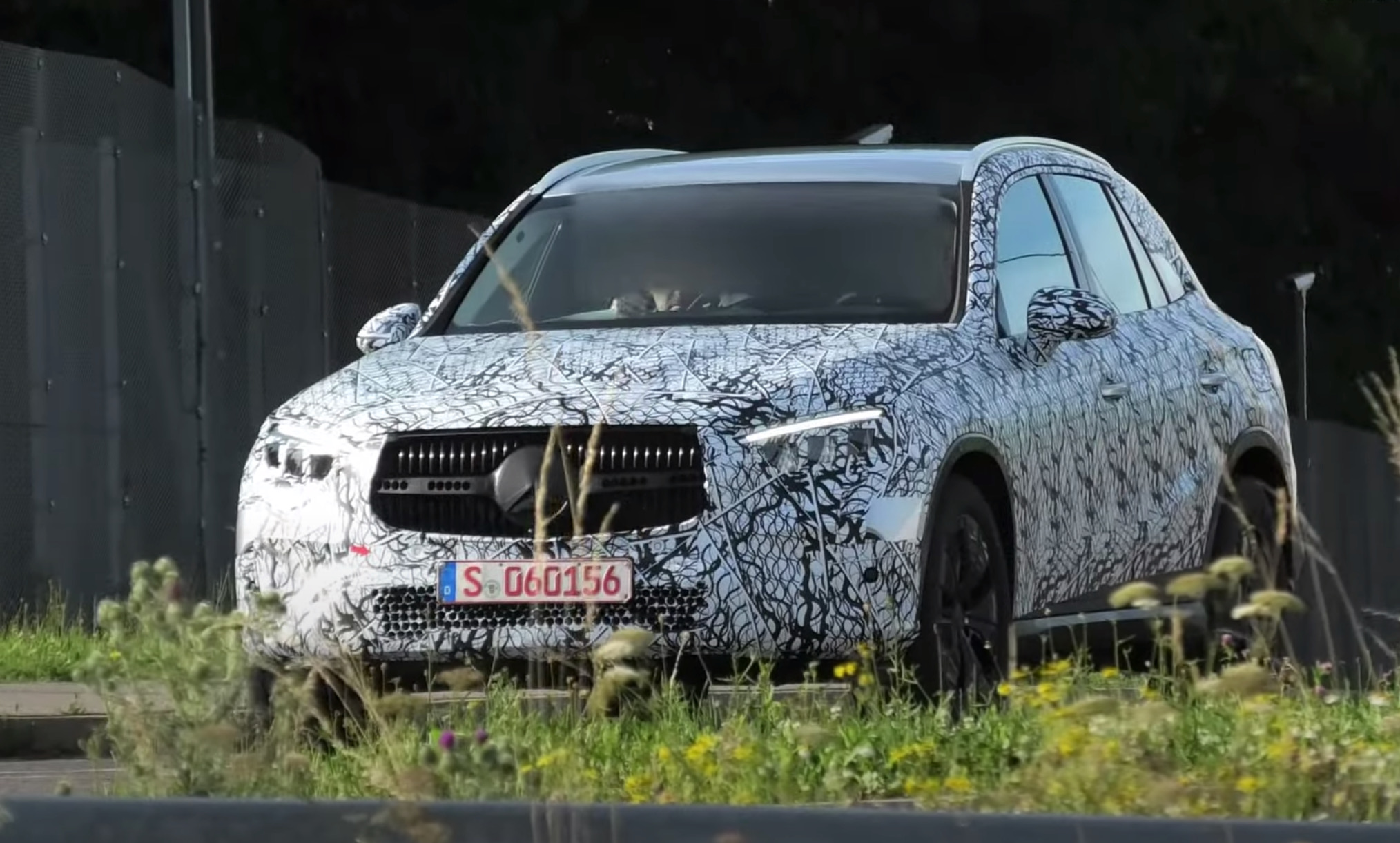 2022 Mercedes-Benz ‘X254’ prototype spotted, GLC 63 to get 4CYL hybrid (video)