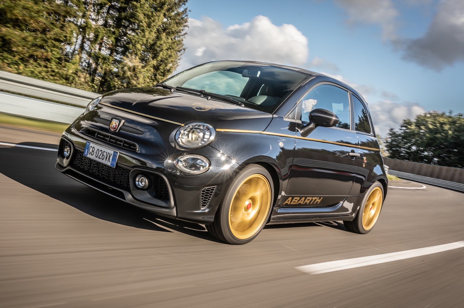 Abarth 595 Scorpioneoro announced, throwback to 1979 ‘Gold Ring’