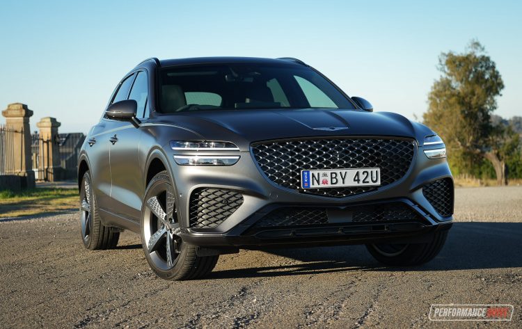 2021 Genesis GV70 3.5T-front grille – PerformanceDrive