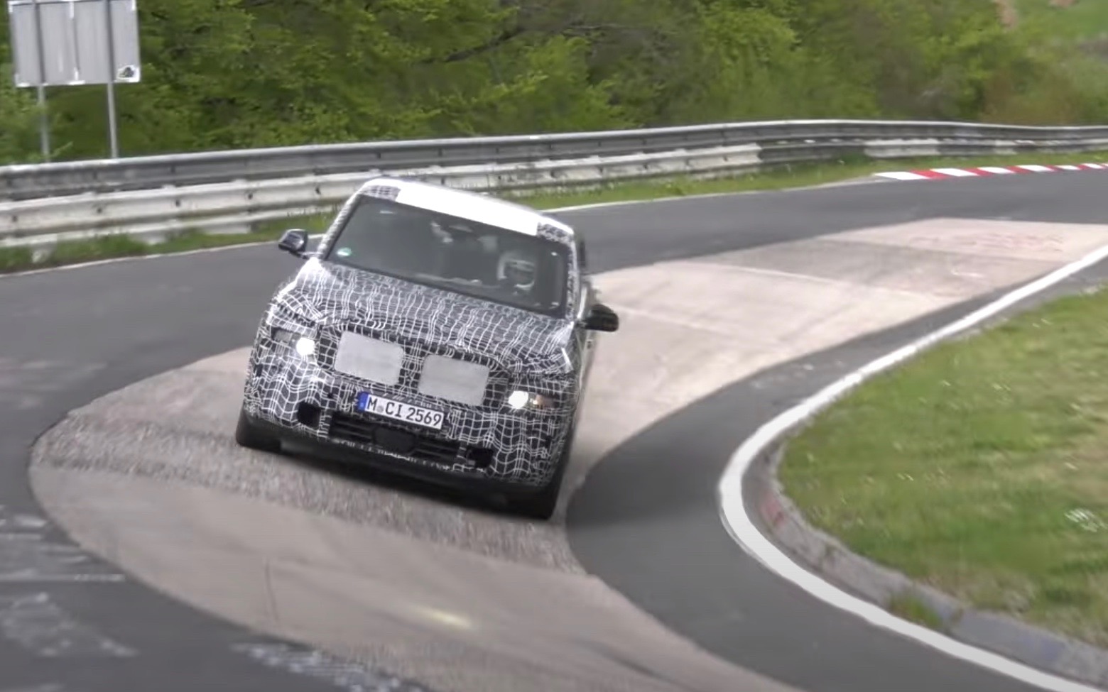 2023 BMW X8 prototype spotted, pushing hard at Nurburgring (video)