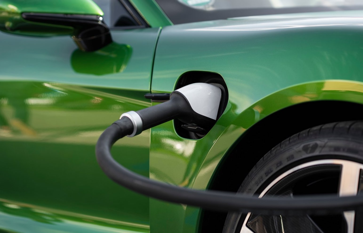 ARENA funding to see 400 new EV charging stations set up in Australia