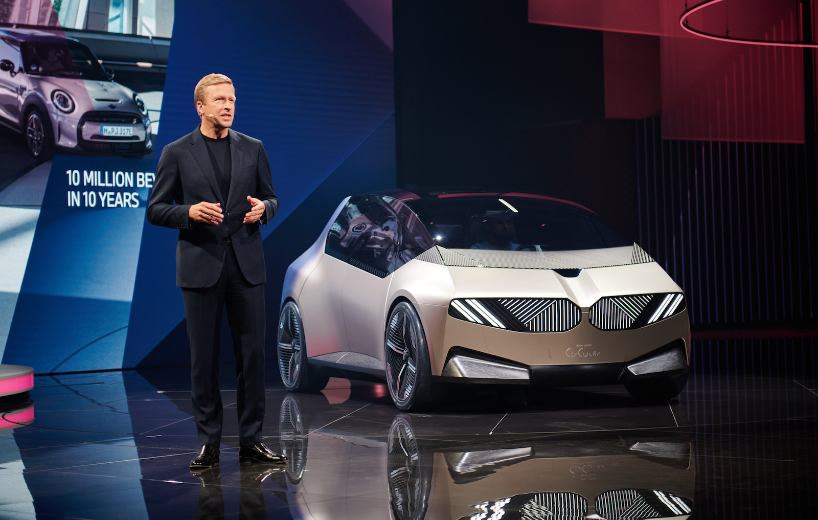 BMW: 50% electric vehicles by 2030, debuts i Vision Circular concept