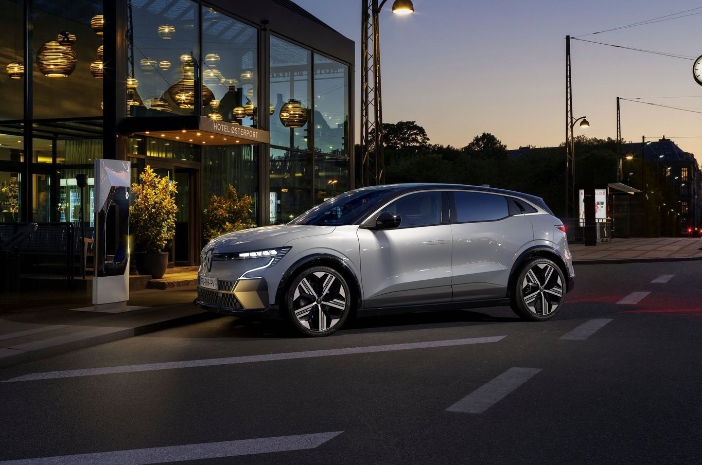 Renault unveils 100% electric Megane E-TECH, 470km range