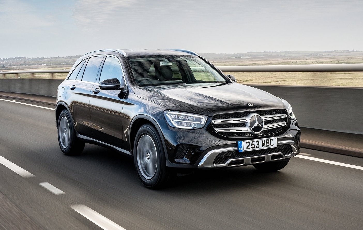 Mercedes-Benz global sales up 3.0% year-to-date through September