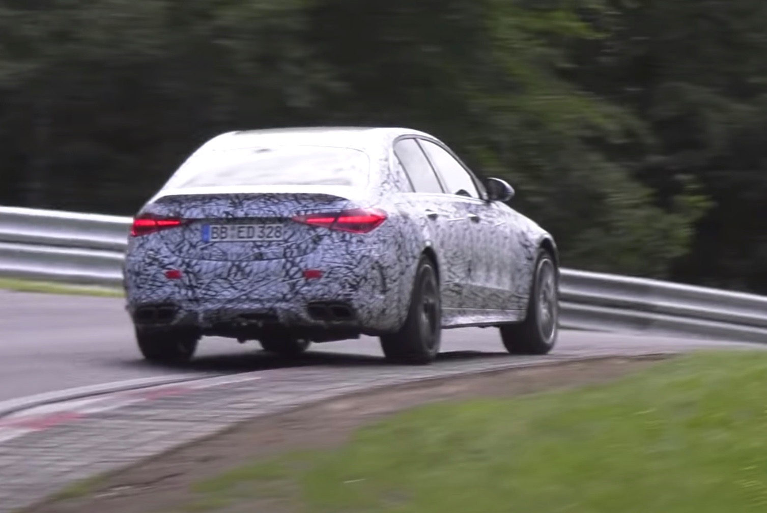 2022 Mercedes-AMG C63 2.0T hybrid spotted, looks extremely quick (video)