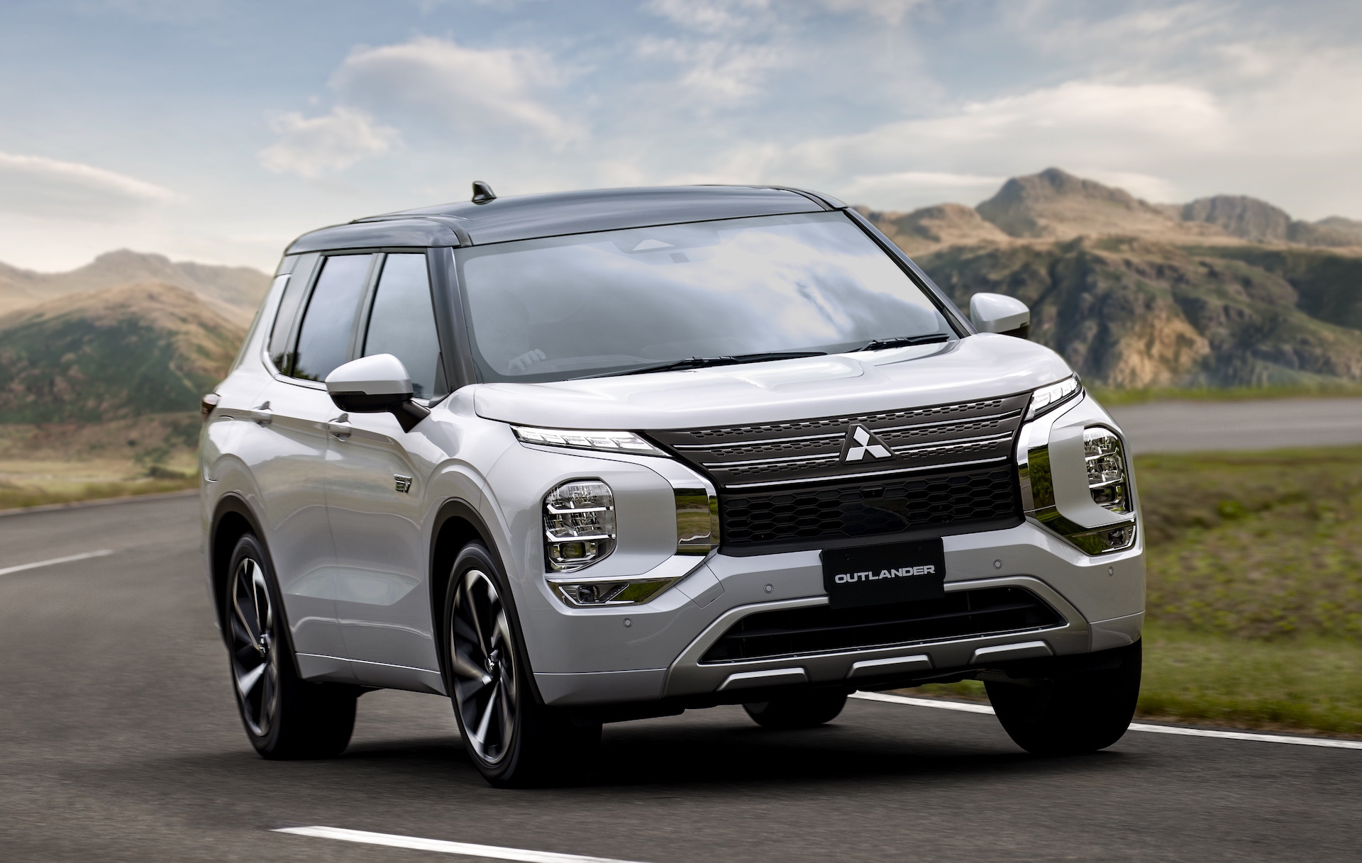 2022 Mitsubishi Outlander PHEV debuts, more power and increased EV range