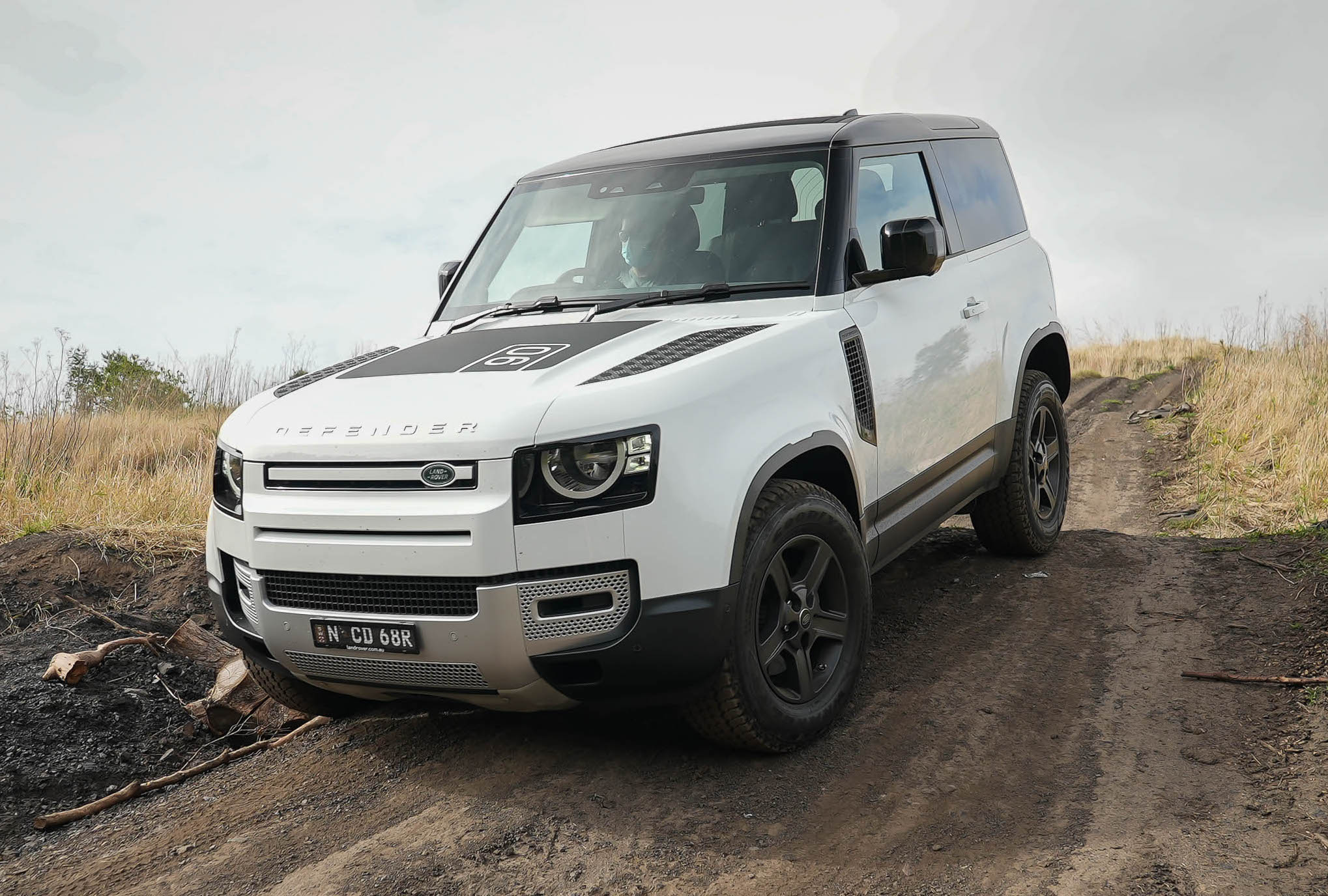 2022 Land Rover Defender 90 D200 review (video)