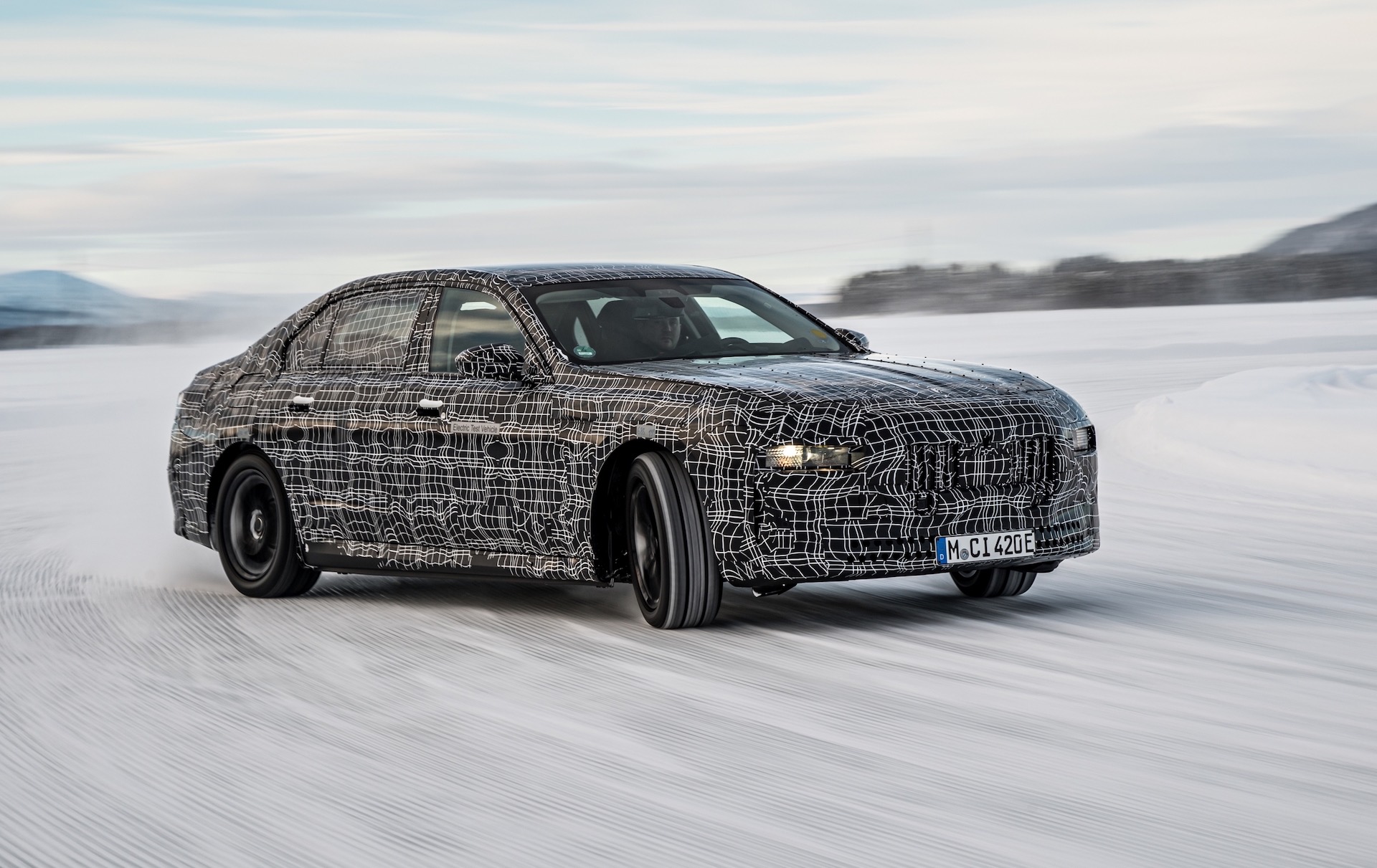 BMW i7 electric sedan goes winter testing, arrives 2022