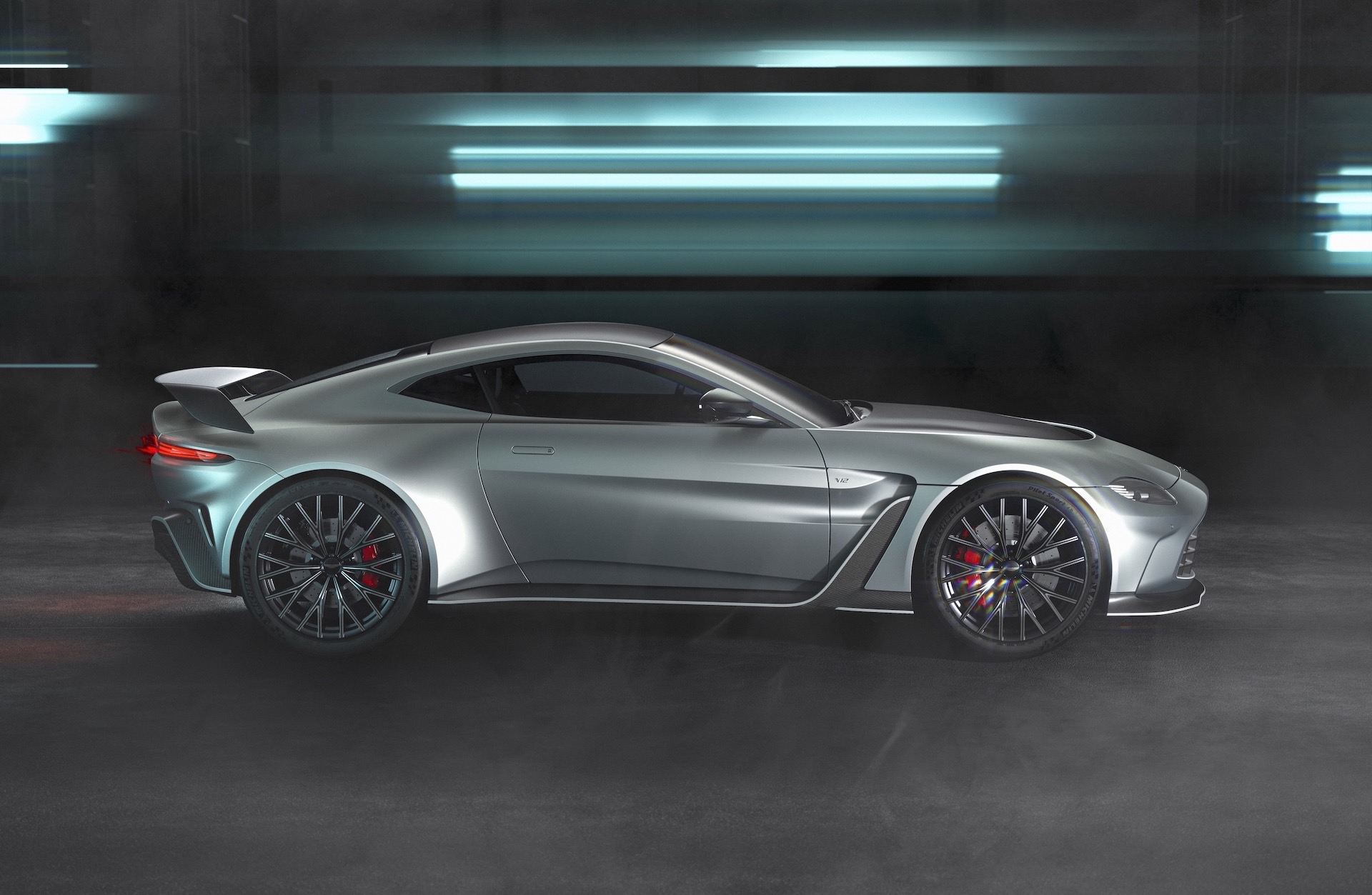 New Aston Martin V12 Vantage revealed, last V12 for the nameplate