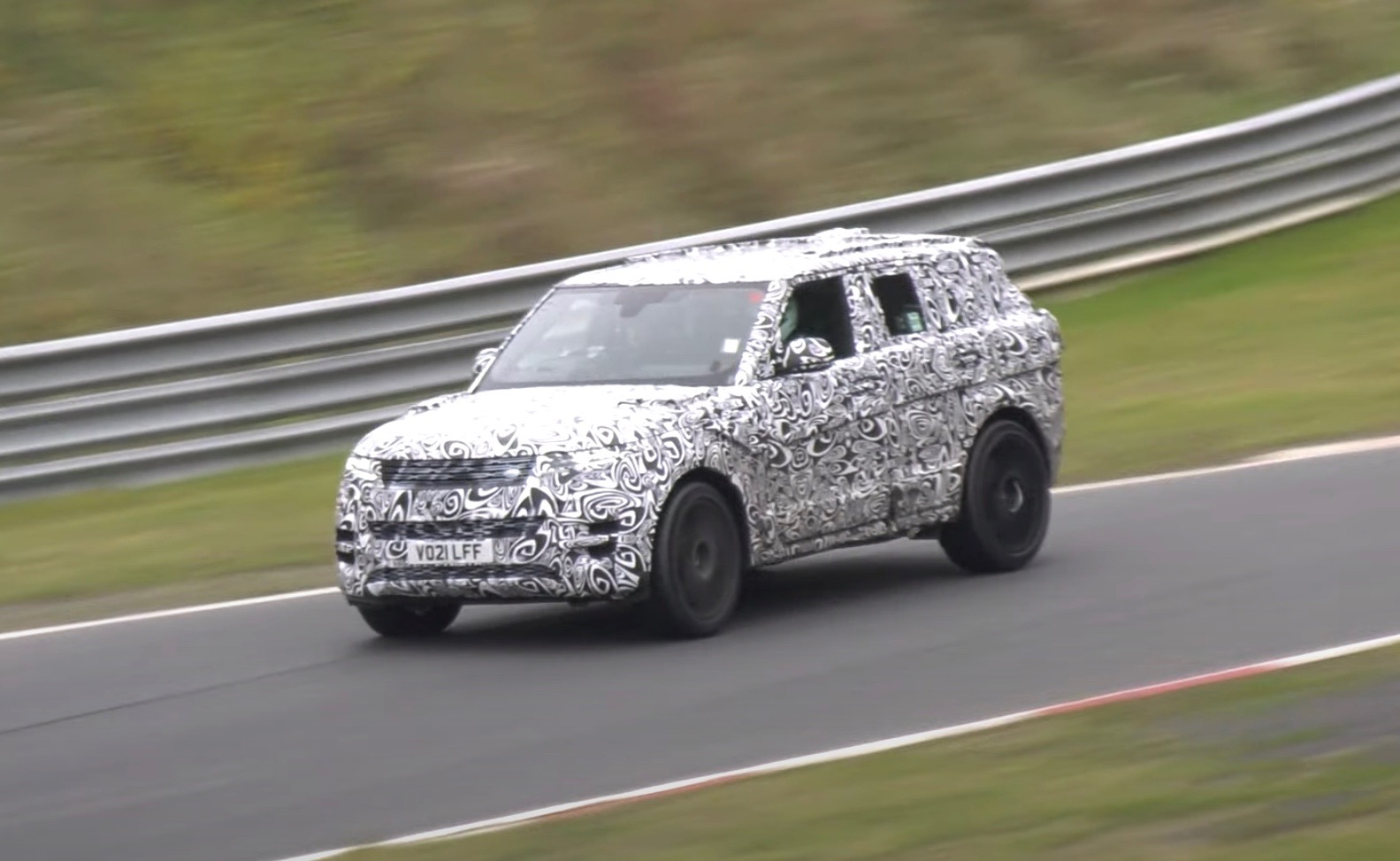 2023 Range Rover SVR spotted testing, BMW M V8 soundtrack? (video)