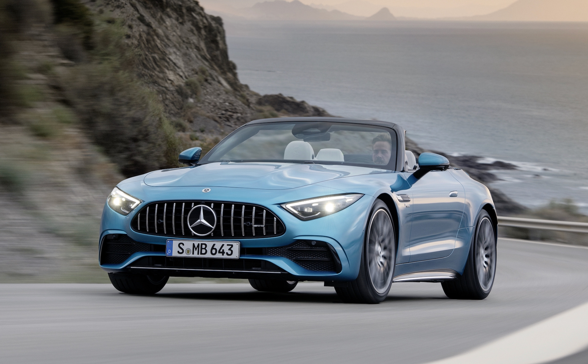 2023 Mercedes-AMG SL 43 debuts with F1-style ‘electric exhaust gas’ turbo
