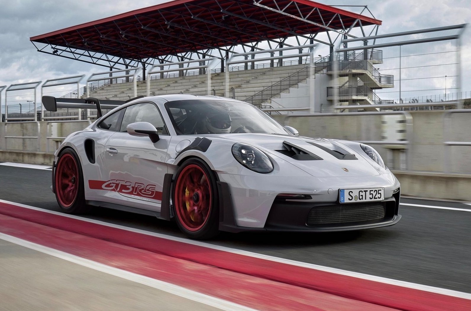 2023 Porsche 911 GT3 RS revealed, up to 860kg of downforce