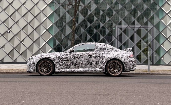 Second-gen 2023 BMW M2 previewed, debut confirmed for October
