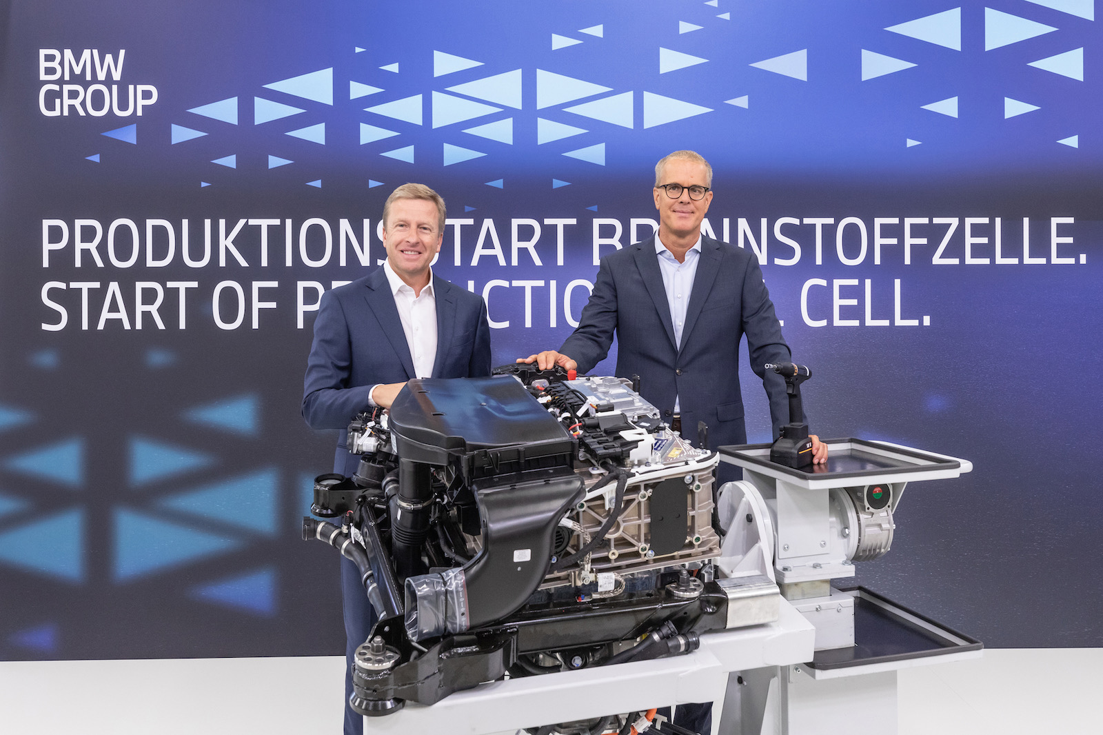 BMW kicks off hydrogen fuel cell production for iX5 SUV