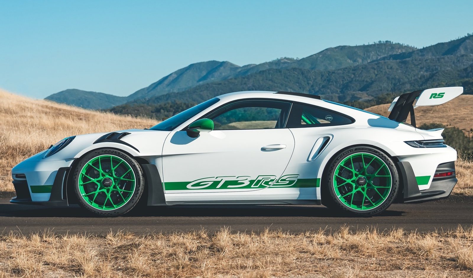 Porsche 911 GT3 RS debuts 'Tribute to Carrera RS' package in the USA