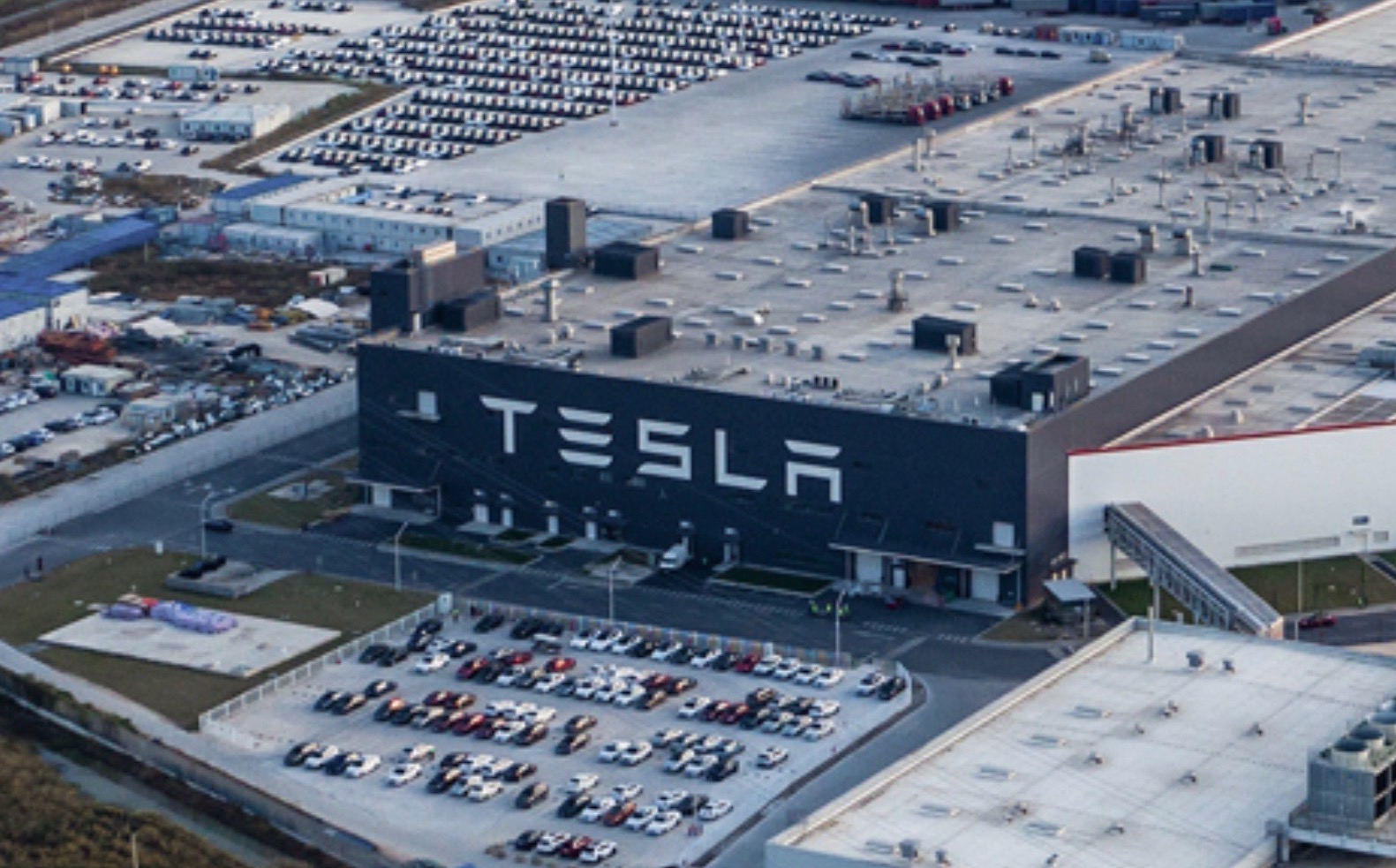 Tesla suspends Shanghai production again, supply constraints