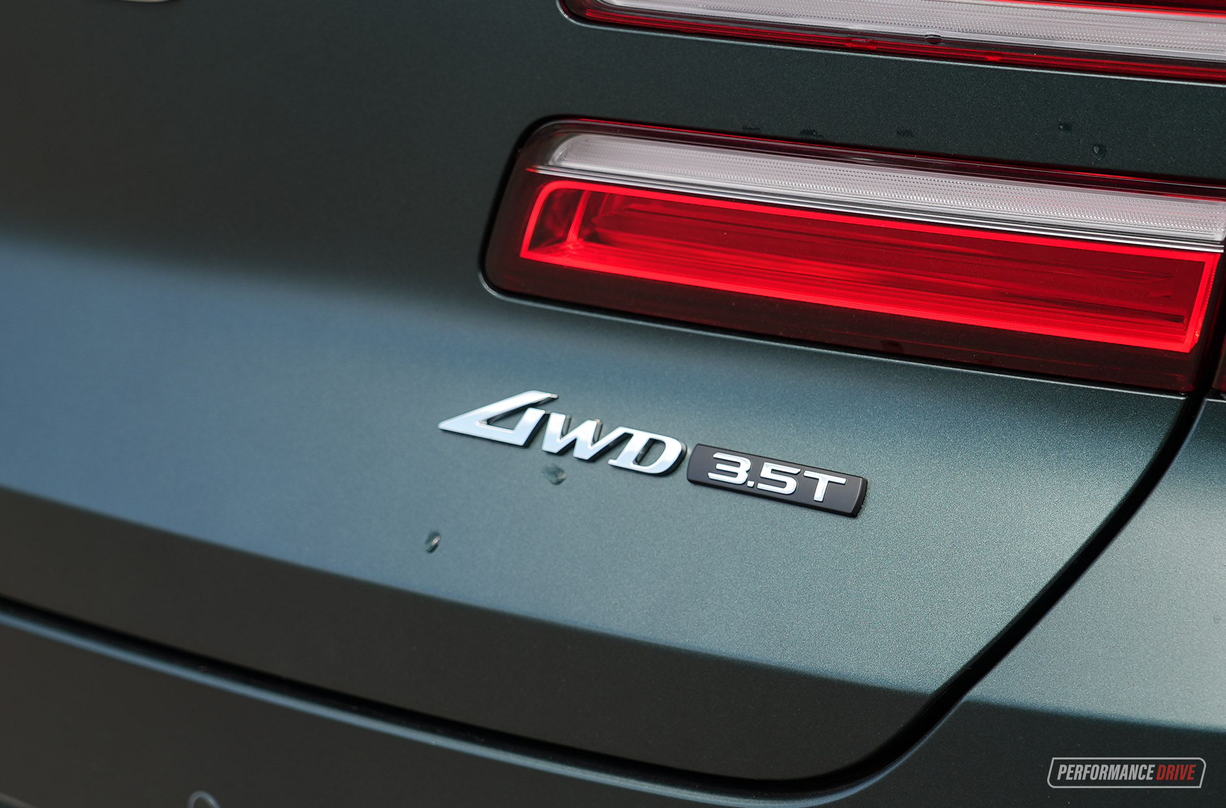 2022 Genesis GV80 6-seat-badge – PerformanceDrive