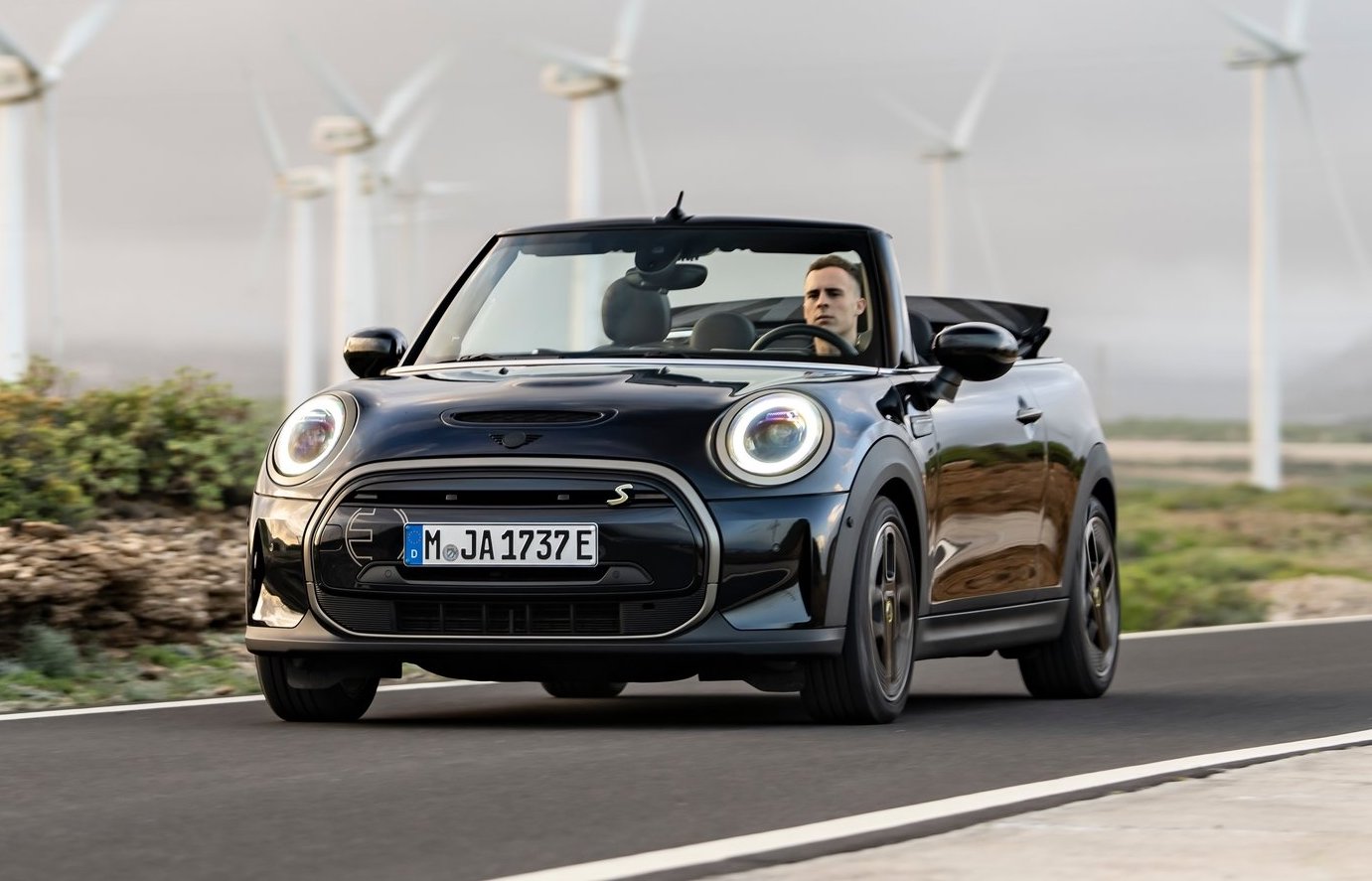 MINI Cooper SE Convertible revealed as first EV drop-top from the brand