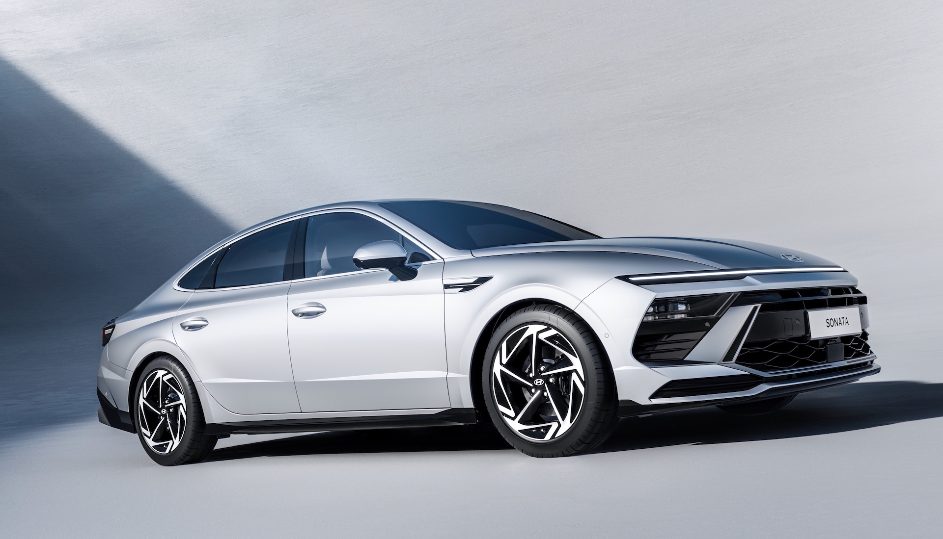 2024 Hyundai Sonata revealed; fresh design, brings back columnshift