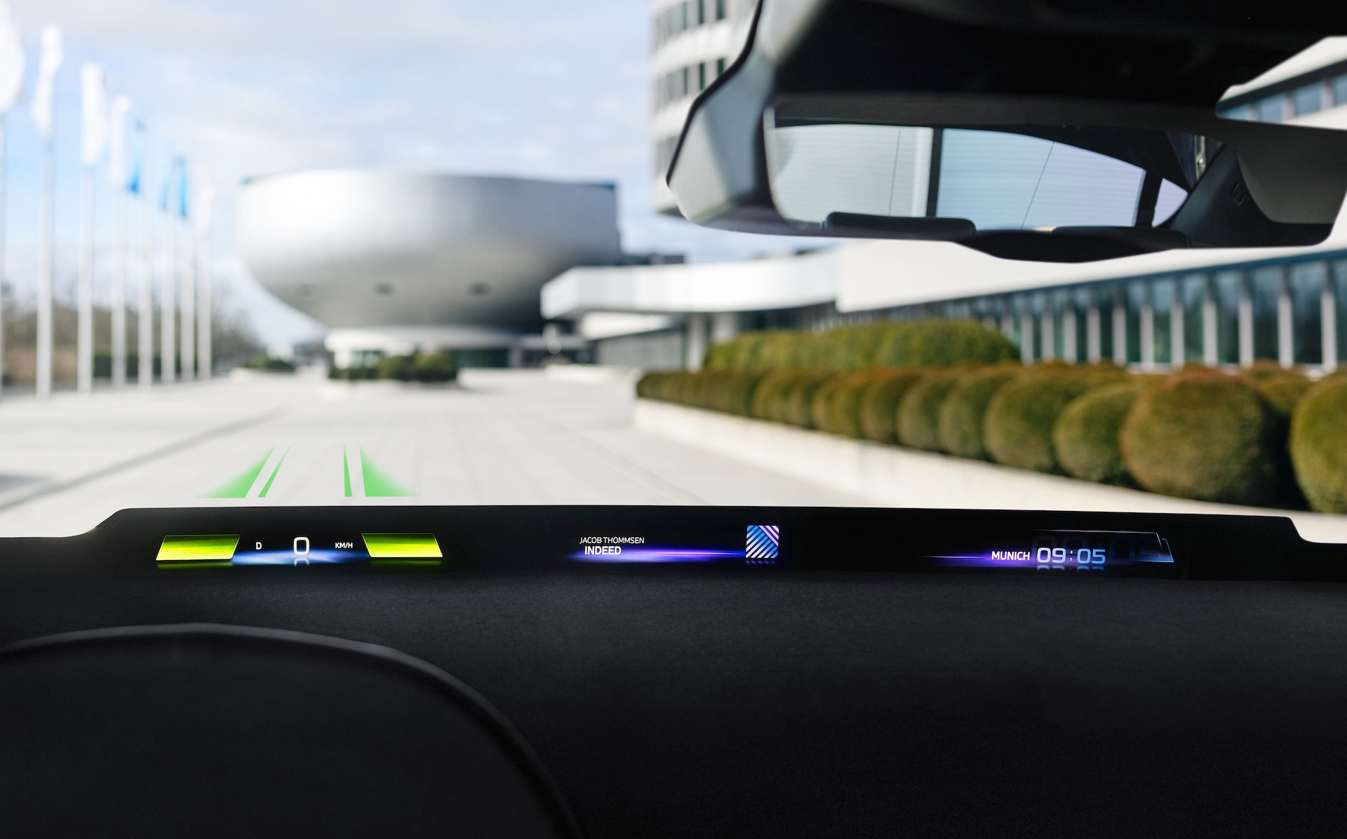 BMW launching full-width ‘Panoramic Vision’ head-up display in 2025