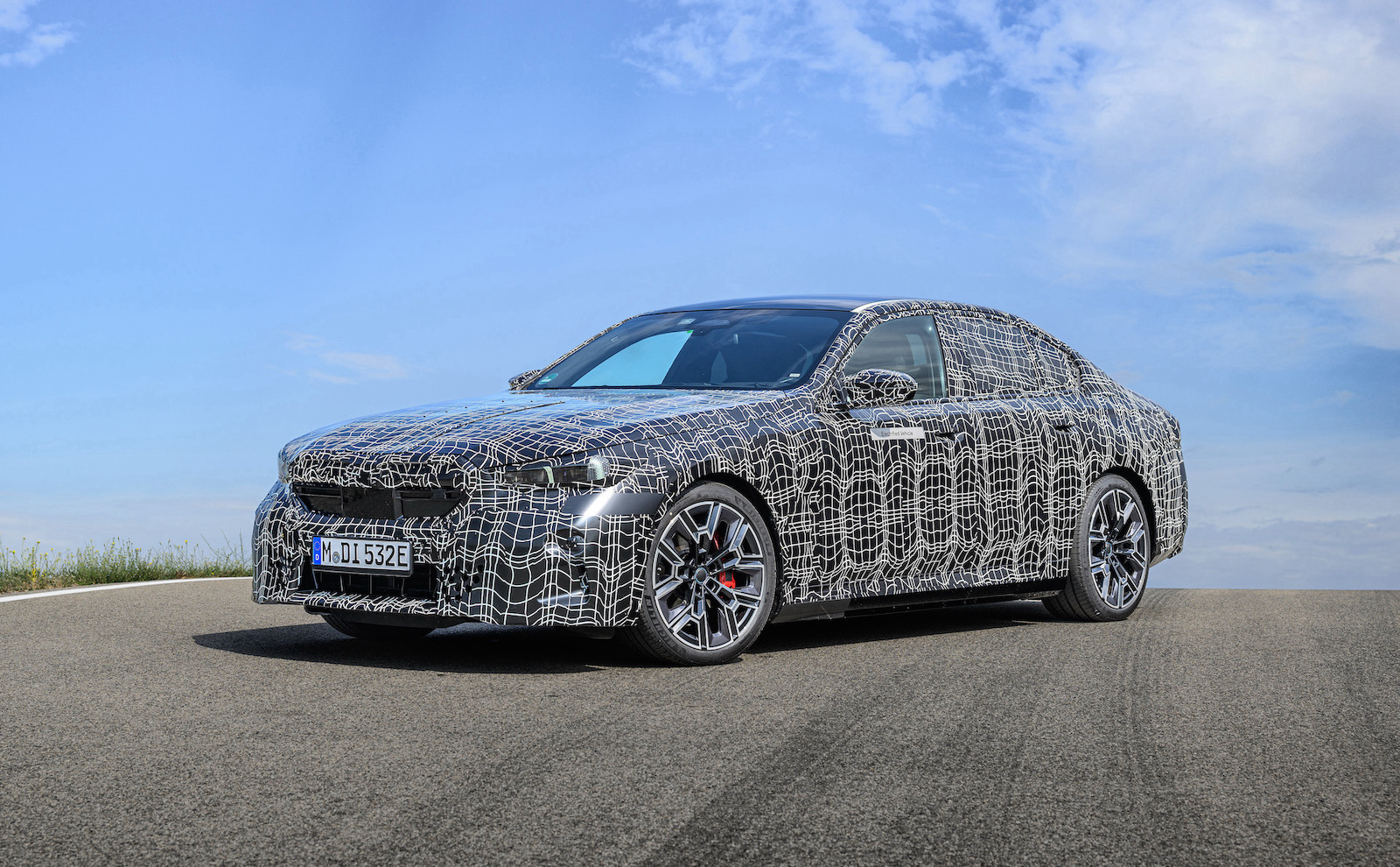 2024 BMW 5 Series & i5 to debut automated lane change tech, i5 M60 confirmed