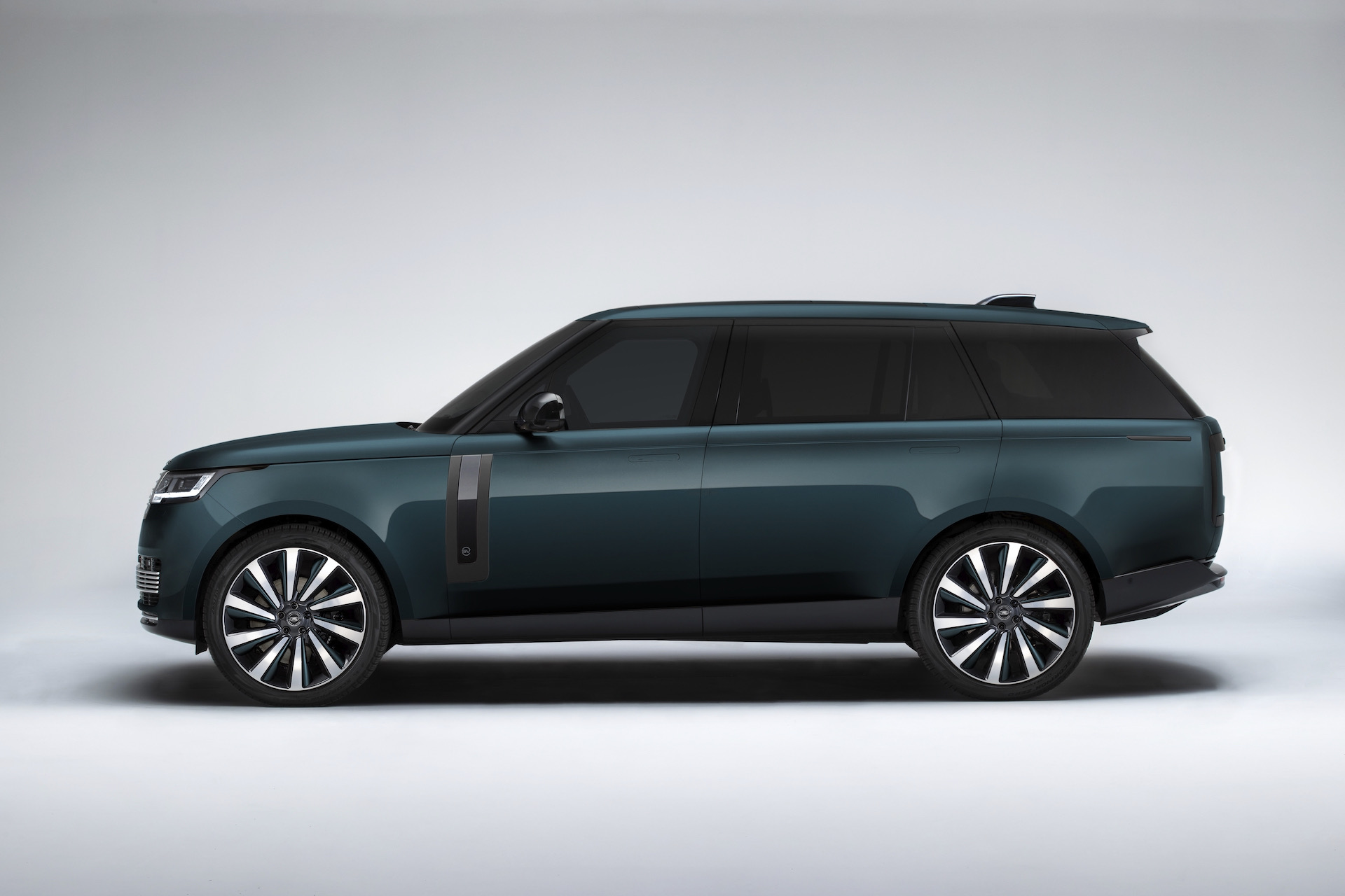 JLR adds PHEV and expands SV Bespoke options for new Range Rover