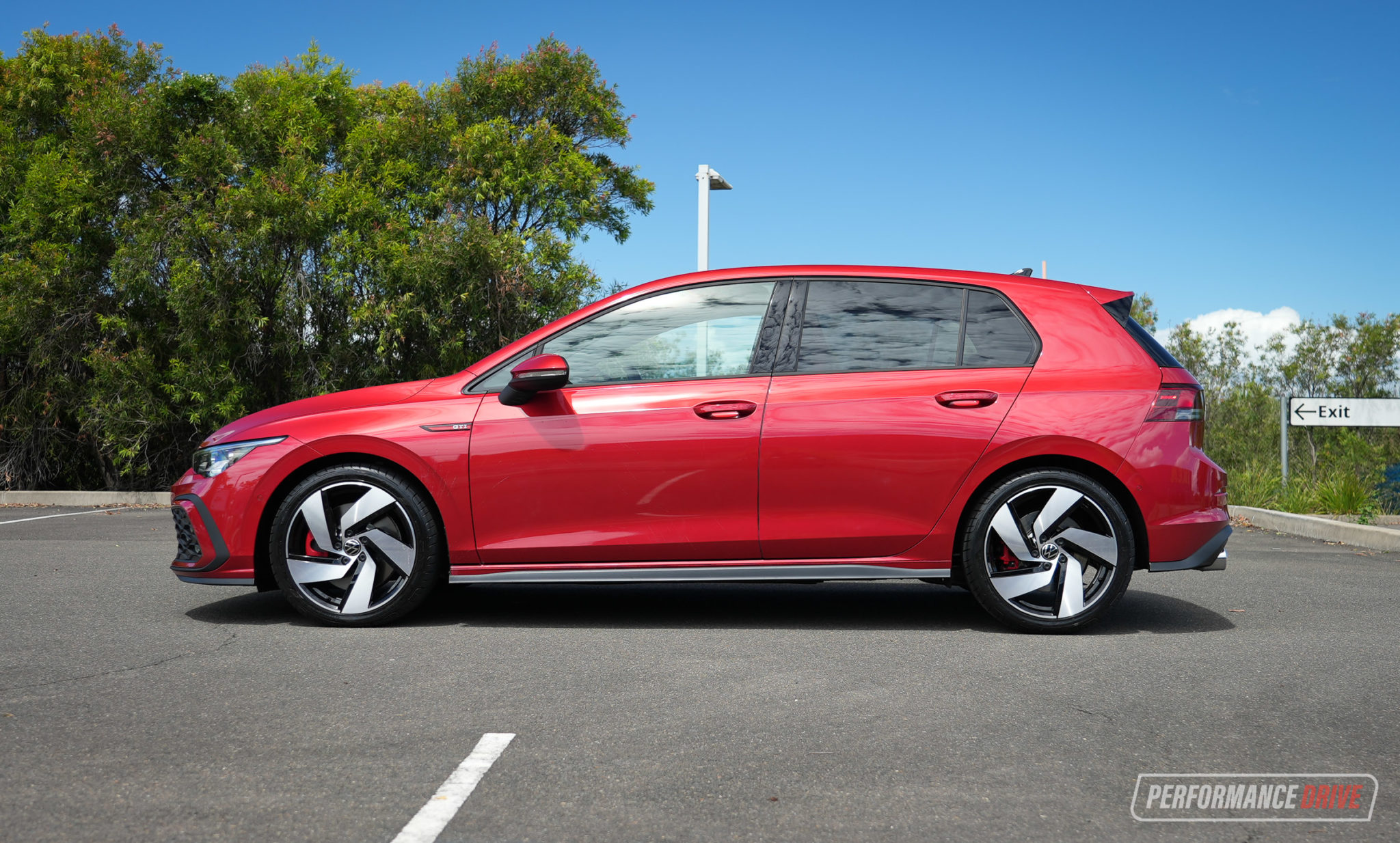 2023 Volkswagen Golf GTI-side – PerformanceDrive