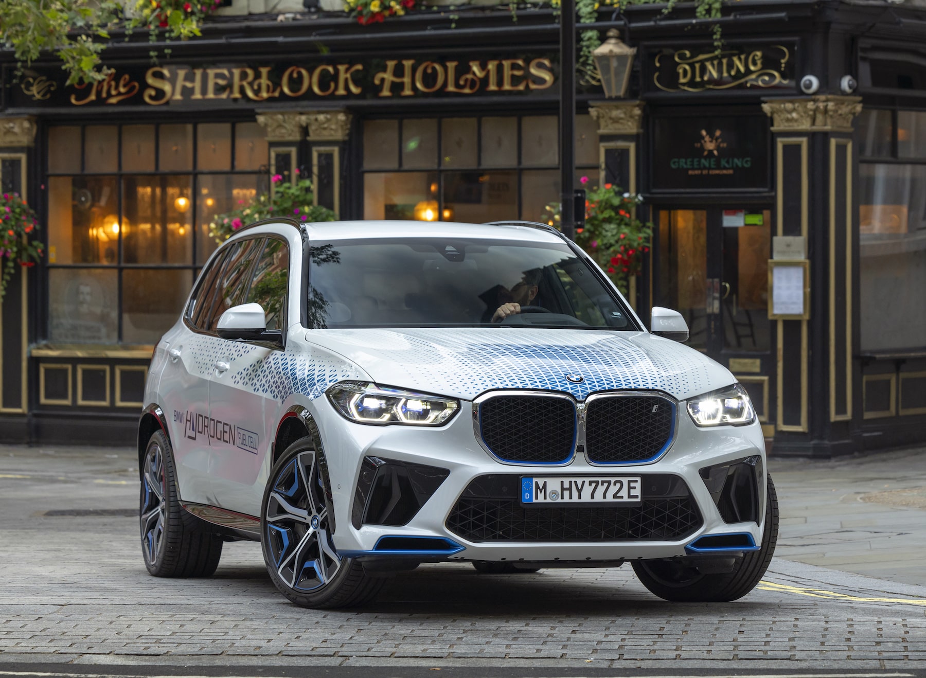 iX5 Takes on London as BMW Tosses up Hydrogen Fuel Cell Production Future