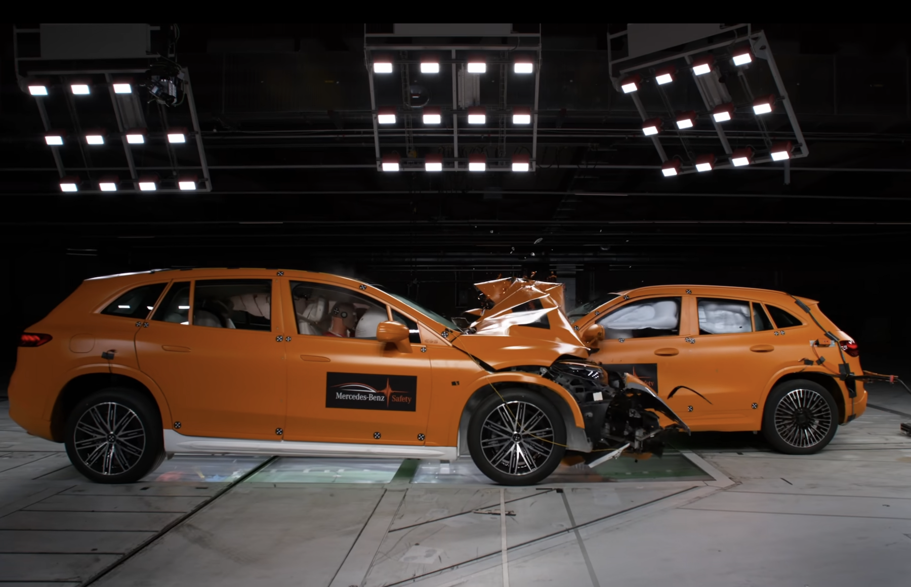 Mercedes Conducts World-First Public Crash Test with Two Electric Vehicles (video)