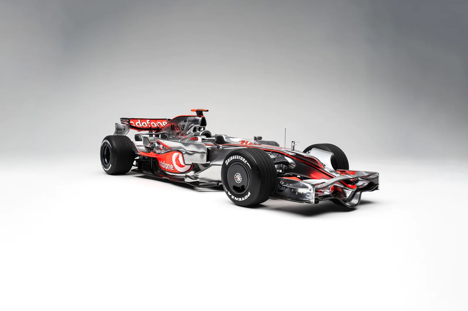 Pato O’Ward Drives Lewis Hamilton’s Championship-Winning McLaren F1 Car (video)